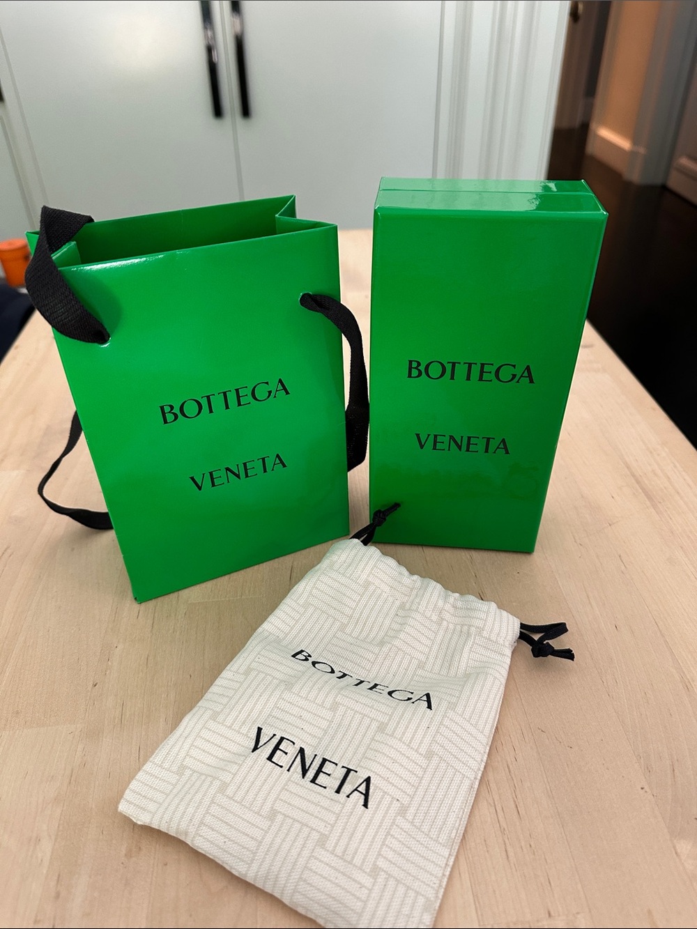 Bottega Veneta White Drawstring Pouch with Green Branded Box and Bag
